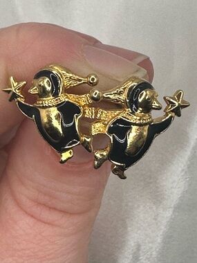 Vintage Avon Holiday Winter Penguin Stud Earrings